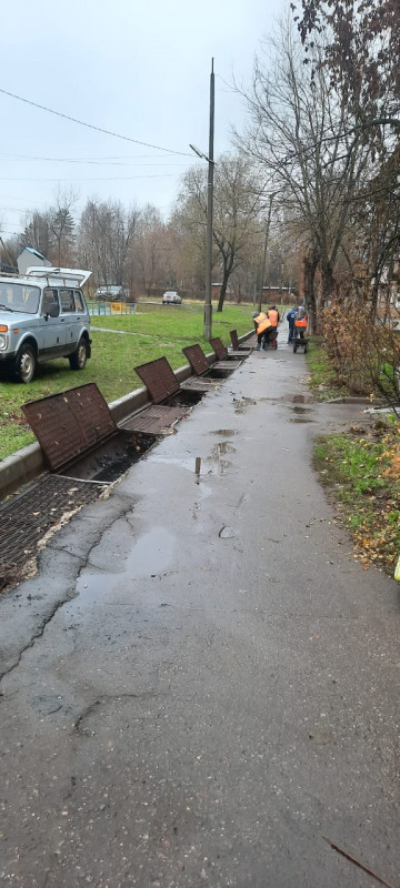 📍РП.Фосфоритный , ул. Школьная , д .1  Проведена очистка желобов от листвы и мусора❗️