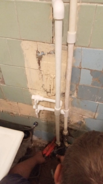 Проведены работы по замене вводных кранов и участка аварийных стояков ГВС, ХВС