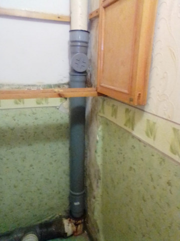 Мкр.Цемгигант, ул.Карла Маркса ,д.14, проведены работы по замене аварийного канализационного стояка в квартире.