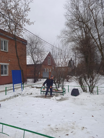 Поселок Хорлово , уборка ДИП от снега по улице Советская 81.