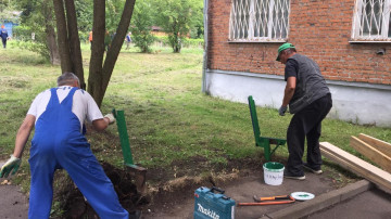 Ремонт и покраска лавочки рп. Фосфоритный