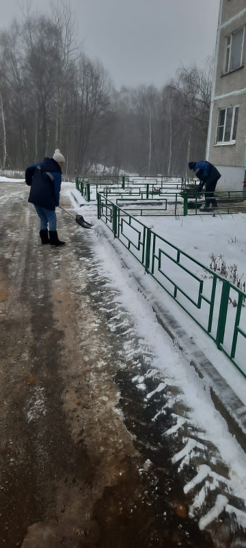 РП.Фосфоритный, уборка территории от снега по Ул.Воинской Славы, д.4,5,6,7