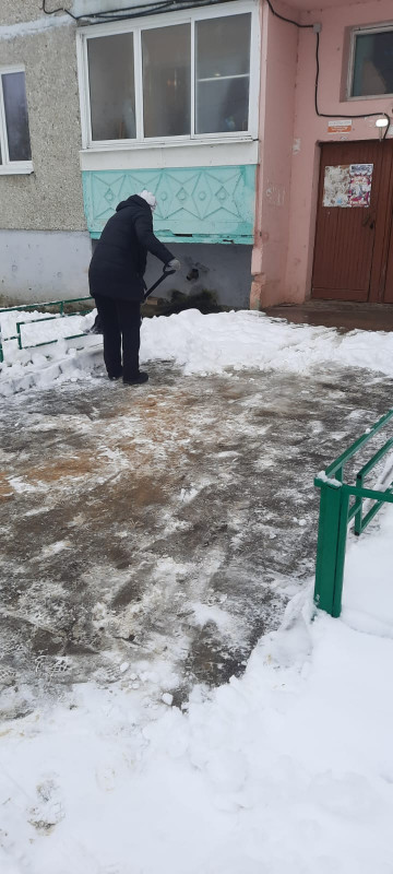 РП Фосфоритный , уборка снега по улице Воинской Славы 6