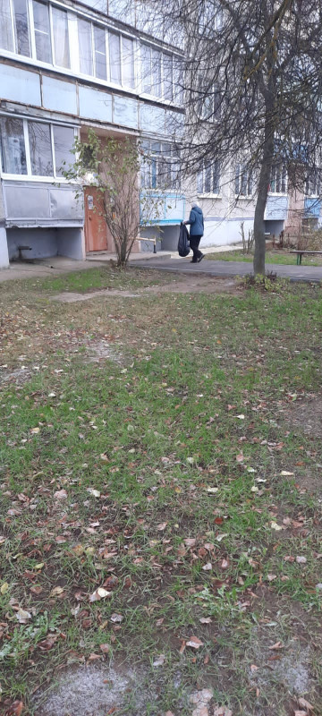📍РП Фосфоритный - уборка территорий от листвы и мусора ( по ул. Садовая 33 , ул. Воинской Славы 3)